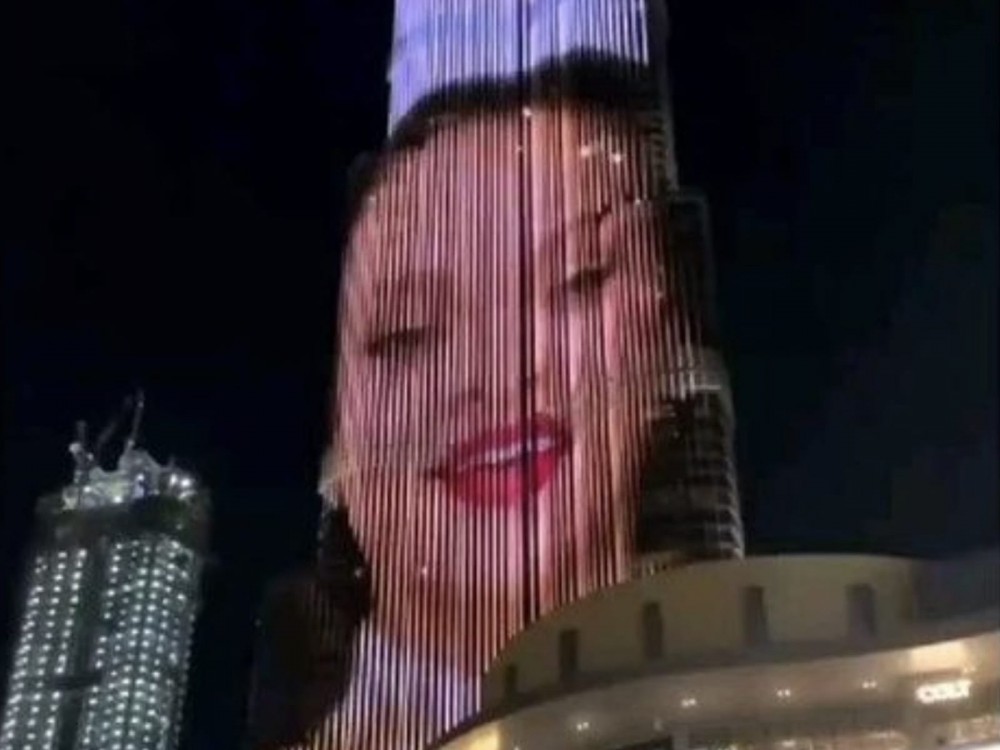 Rihanna's Massive Fenty Skin Building Announcement Turns Into A Savage Meme