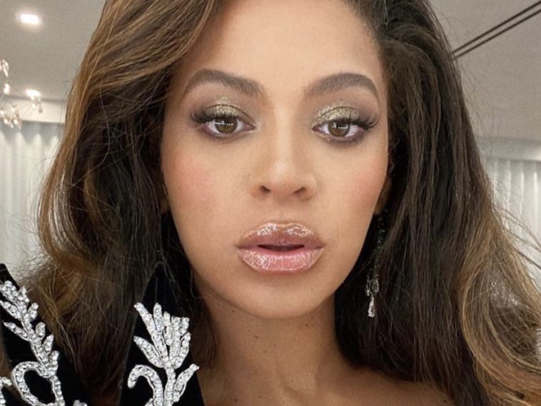 Beyoncé's Mom Corrects Her Grammys Acceptance Speech