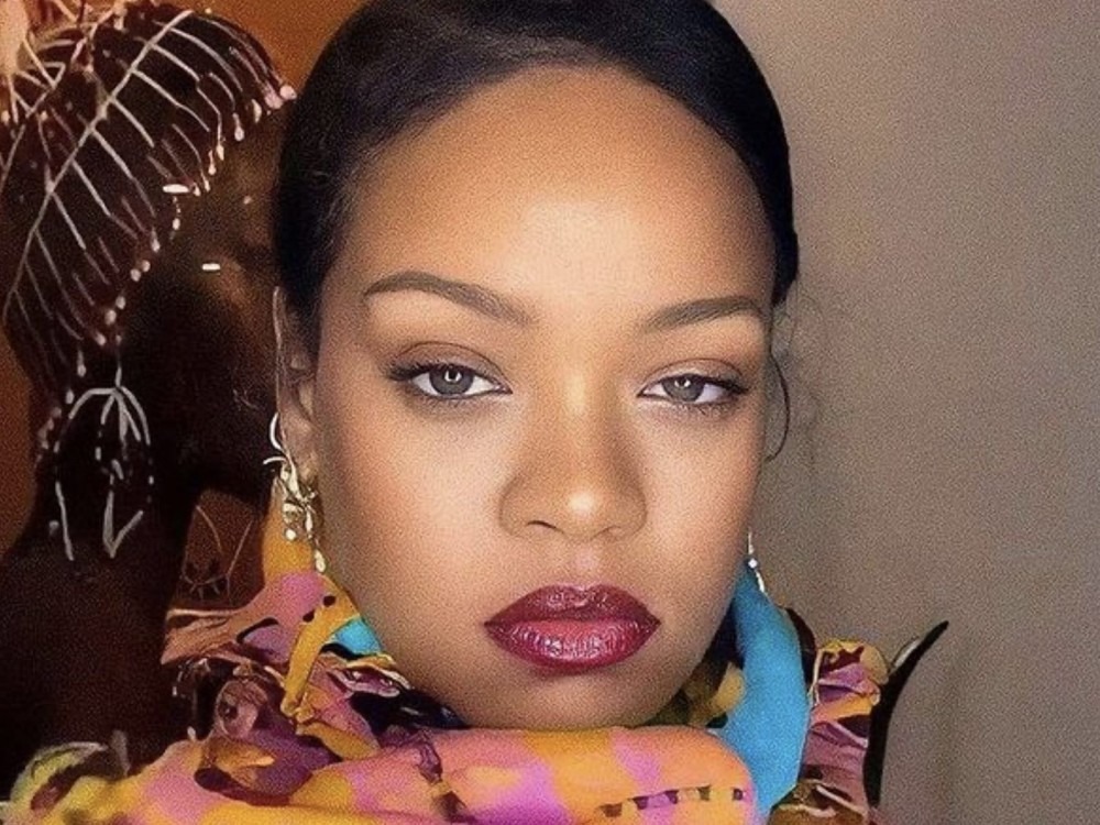 Rihanna Drops Big Bag On $10 Million Mansion
