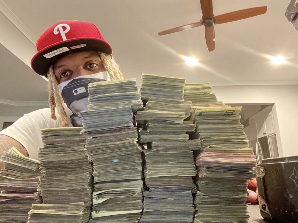 Lil Durk Has A Message For Everyone Posting Money Shots