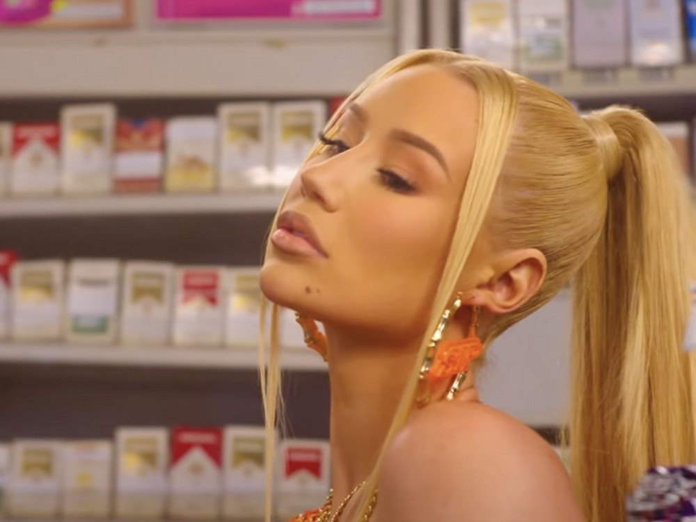 Iggy Azalea Claps Back At Gossip Blogger After Mentioning Her Son