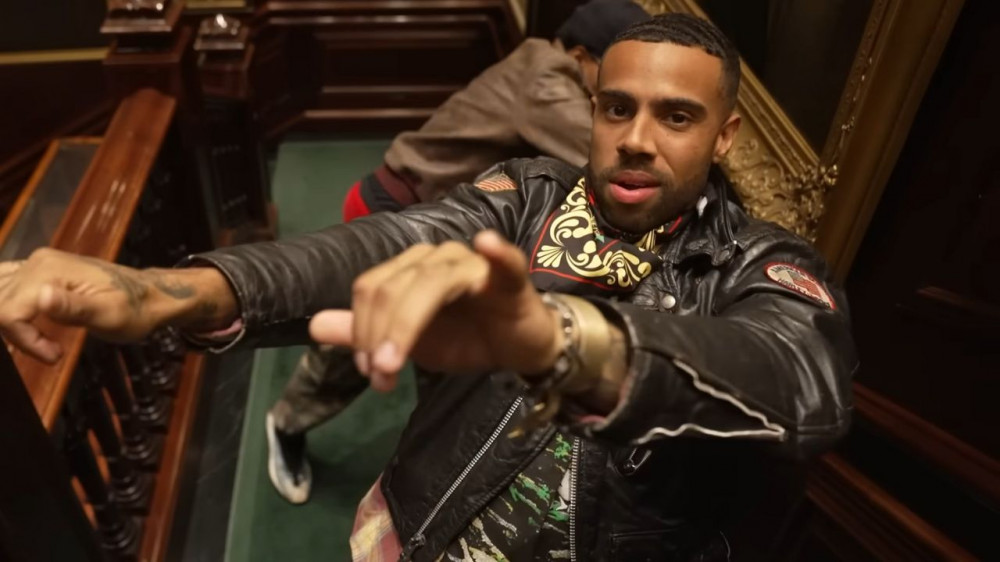 Vic Mensa Donates $10K Worth Of Gas + Free Cannabis In Chicago