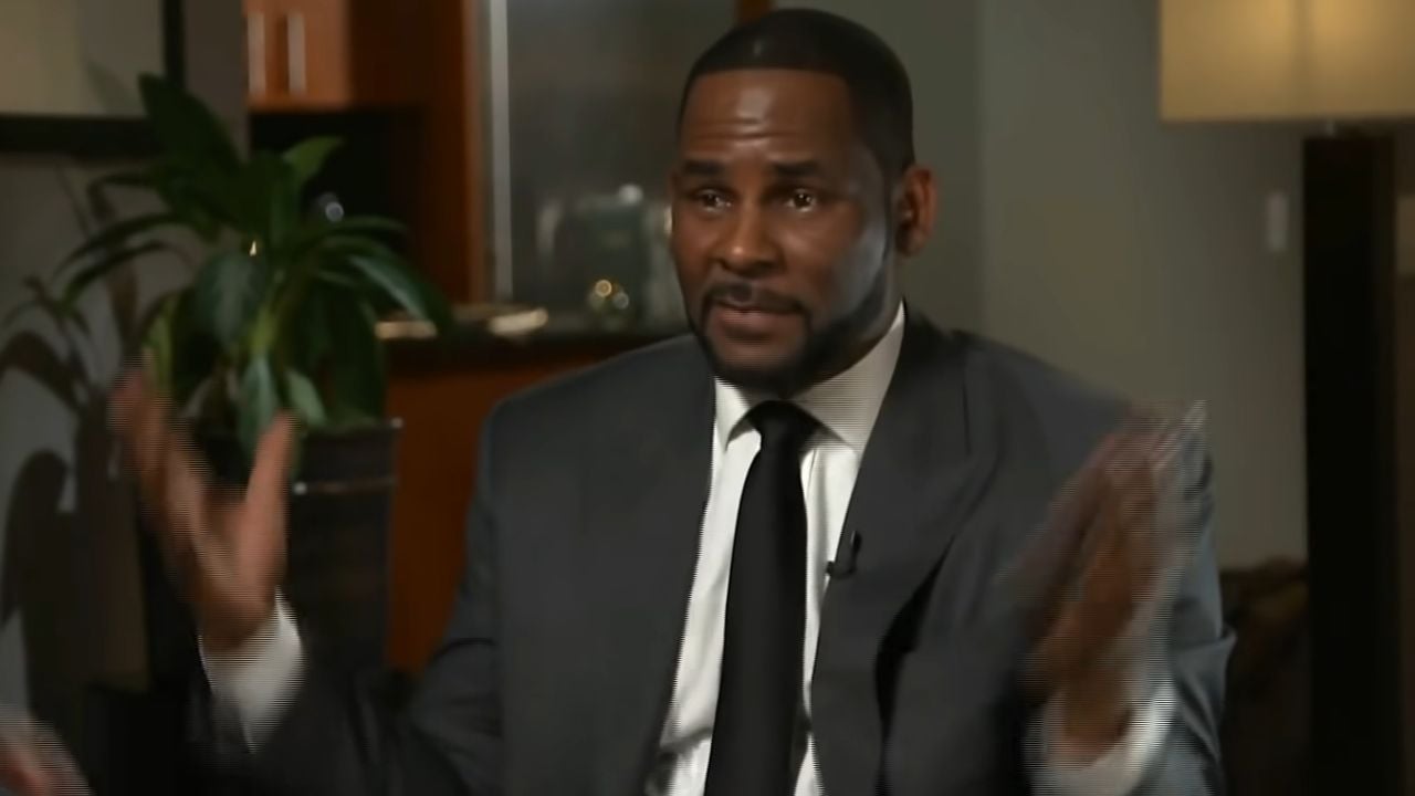 New Text Messages Between R. Kelly’s Underage Ex-Girlfriend And Her Mother Exposed: “Sit On His Lap, Entice Him” + Fans React