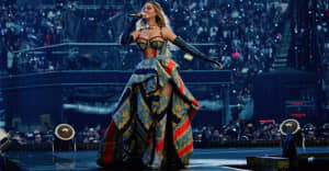 Beyoncé’s “16 Carriages” performance interrupted by frightening mid-air malfunction