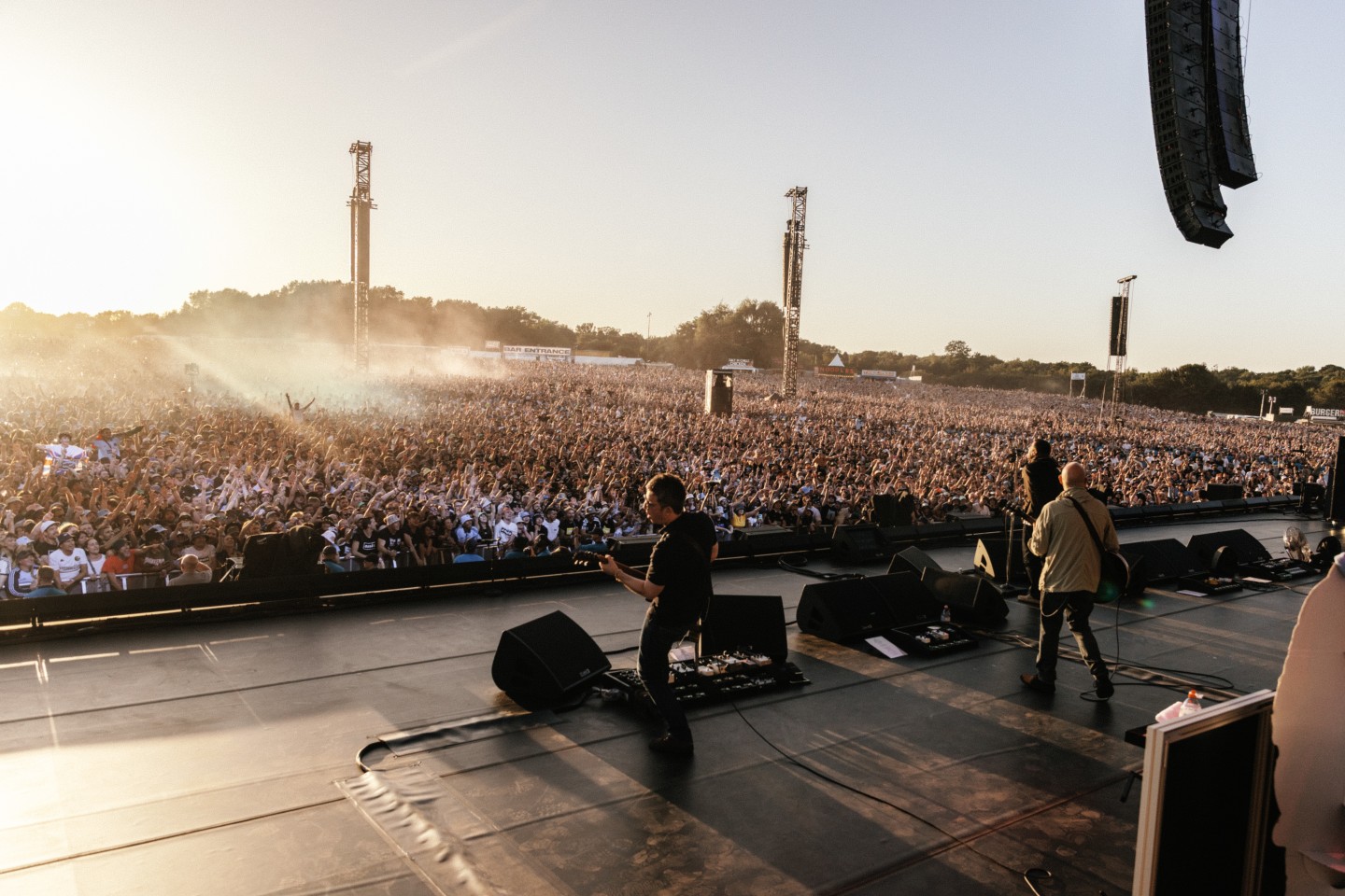Nobody at the Oasis show cares if you’re cool