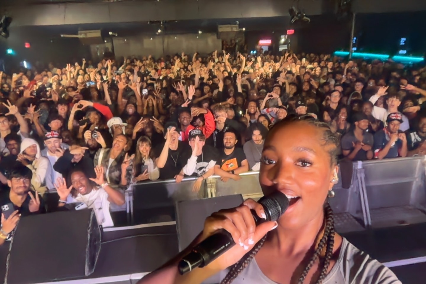 dexter in the newsagent is London’s new soulful storyteller