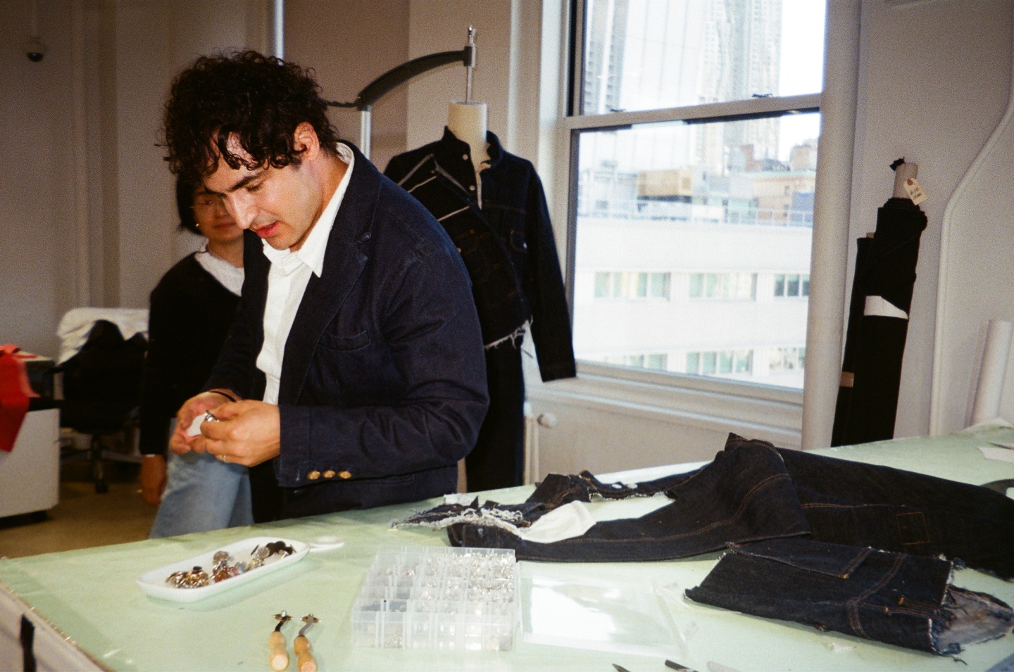 Leon Thomas’s 2026 Grammy look was denim couture